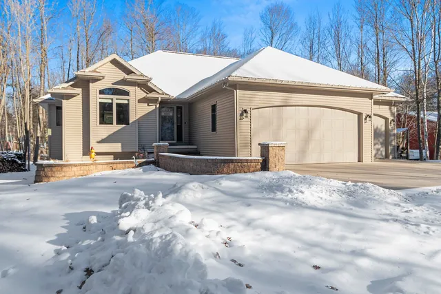 $429,900 | 5574 County Highway North, Oconto, WI 54153