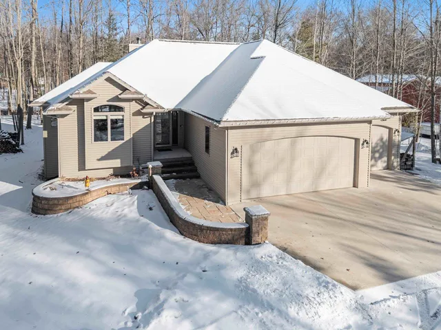 $429,900 | 5574 County Highway North, Oconto, WI 54153