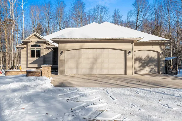 $429,900 | 5574 County Highway North, Oconto, WI 54153