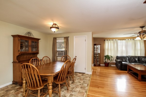 130 Garnet Street Springfield, MA 01129 - Photo 8 of 30