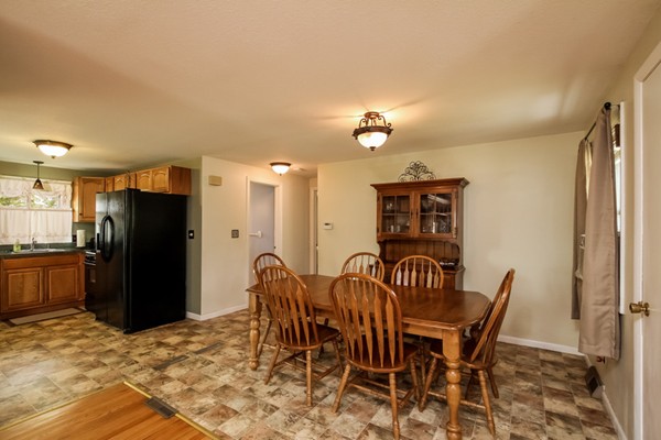 130 Garnet Street Springfield, MA 01129 - Photo 9 of 30