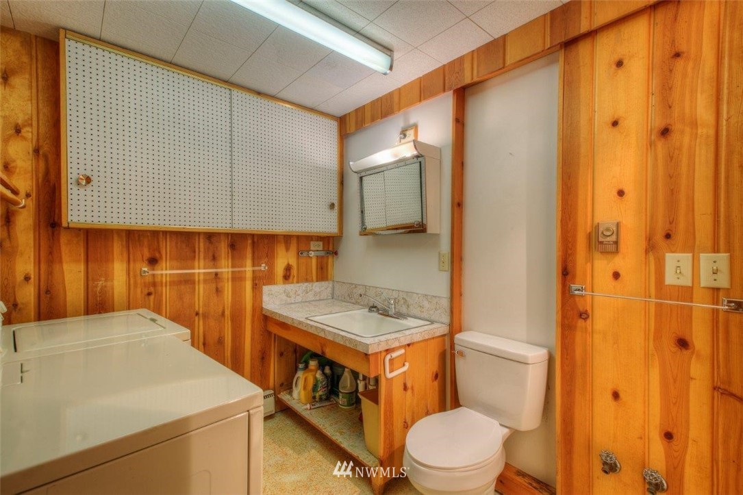 1624 Beacon Way Southeast Renton, WA 98058 - Photo 14 of 33 Gallery Image 14