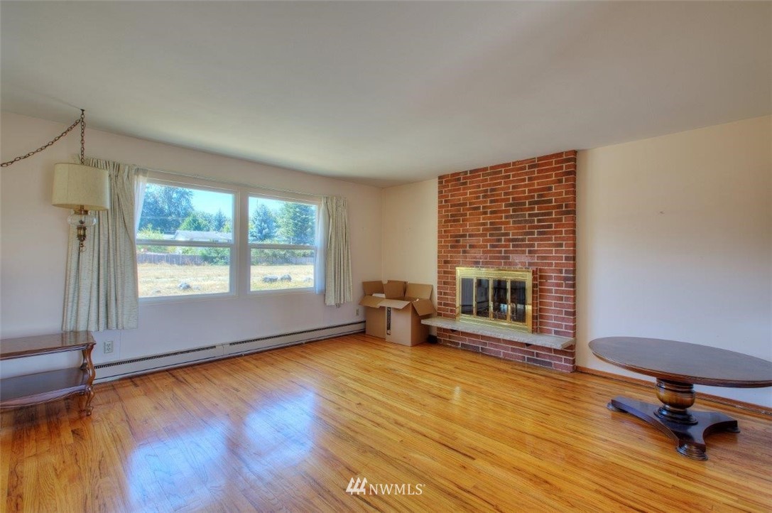 1624 Beacon Way Southeast Renton, WA 98058 - Photo 4 of 33 Gallery Image 4
