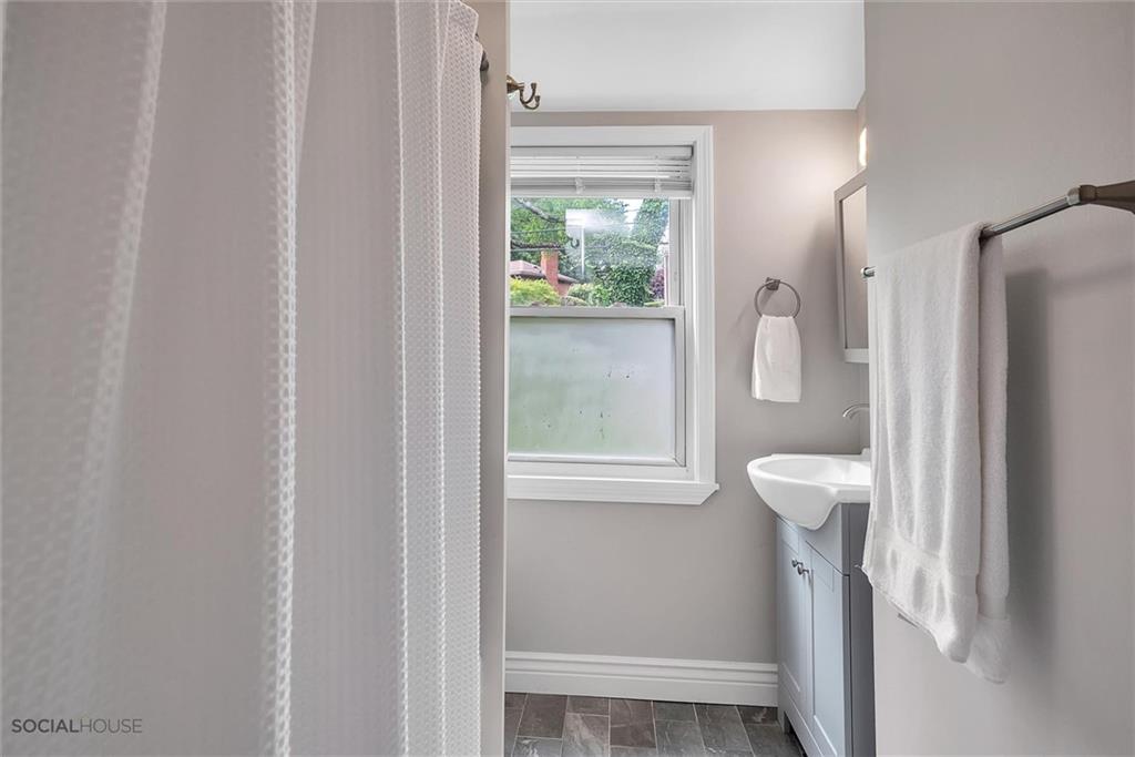 4826 Baptist Road Pittsburgh, PA 15227 - Photo 13 of 25 Gallery Image 13