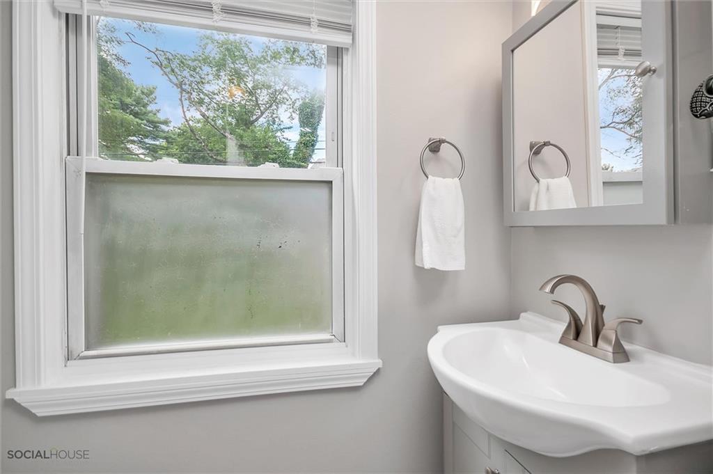 4826 Baptist Road Pittsburgh, PA 15227 - Photo 14 of 25 Gallery Image 14