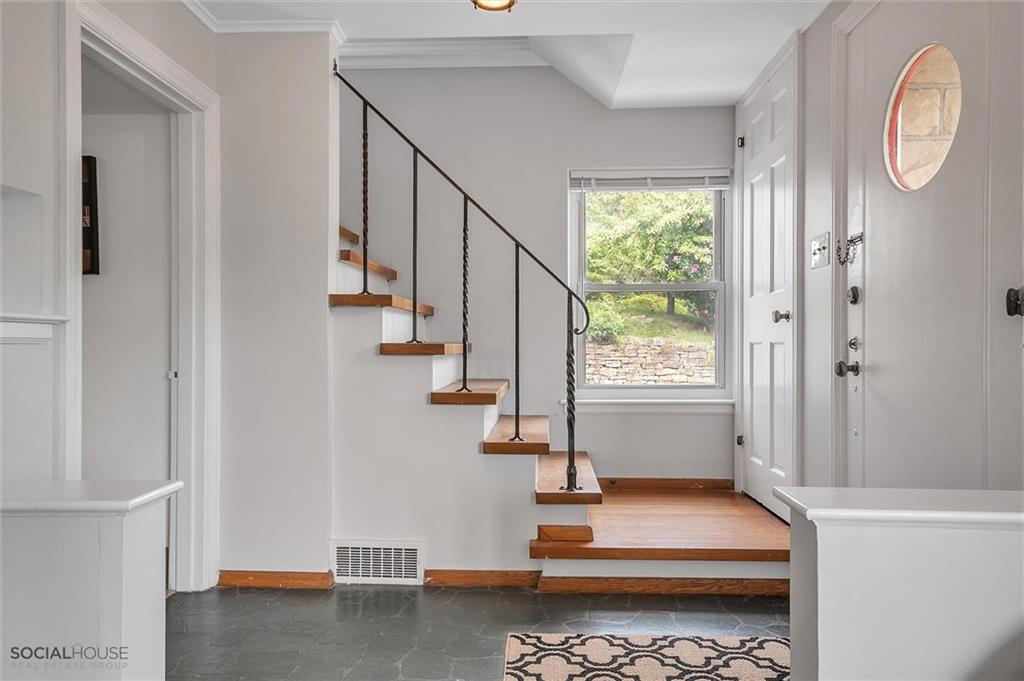 4826 Baptist Road Pittsburgh, PA 15227 - Photo 5 of 25 Gallery Image 5