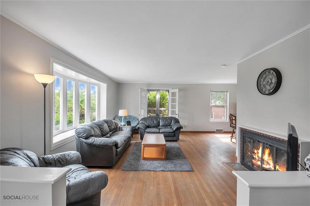 4826 Baptist Road Pittsburgh, PA 15227 - Photo 6 of 25 Gallery Image 6