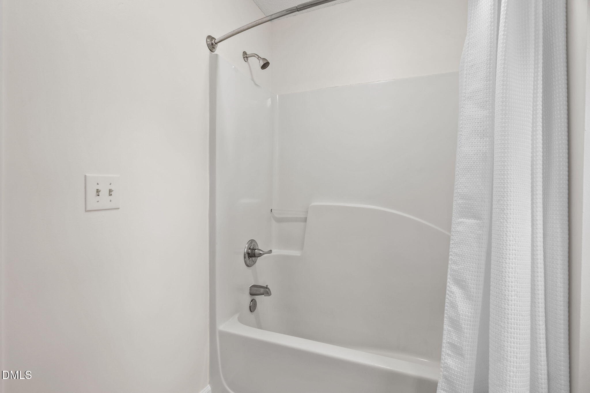 2724 Glastonbury Road Apex, NC 27539 - Photo 39 of 50 a close up of a bathtub