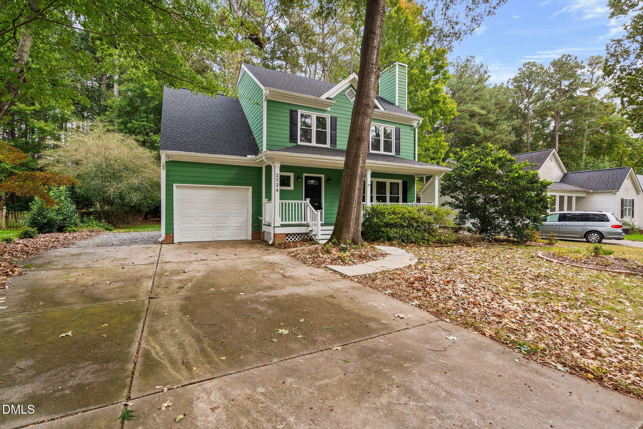 2724 Glastonbury Road Apex, NC 27539 - Photo 5 of 50 a house view with a outdoor space