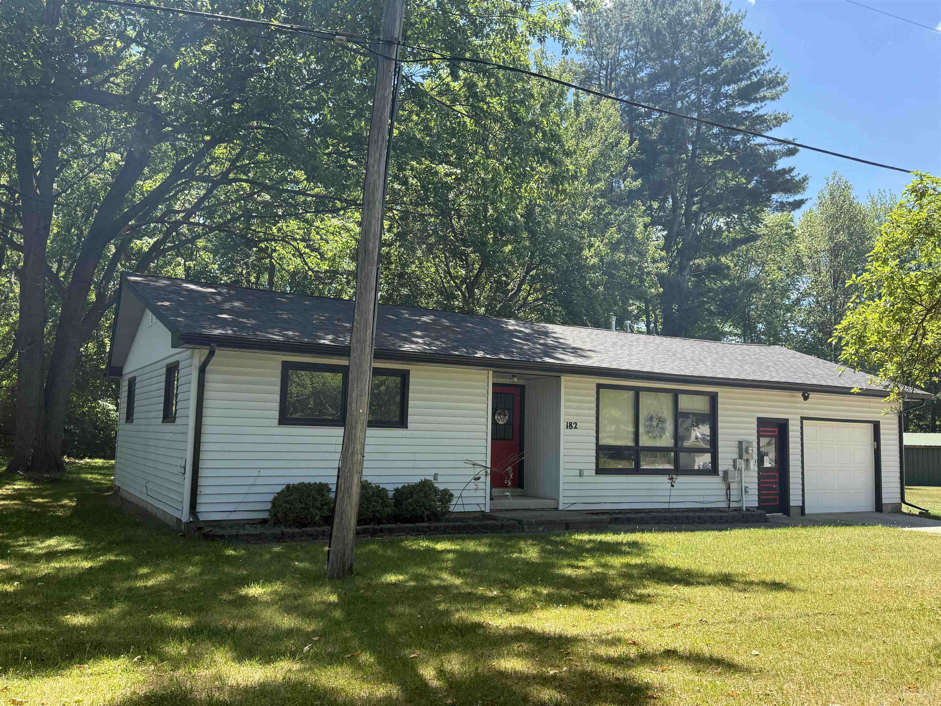 182 Highway 61 Gladwin, MI 48624 - Photo 3 of 8
