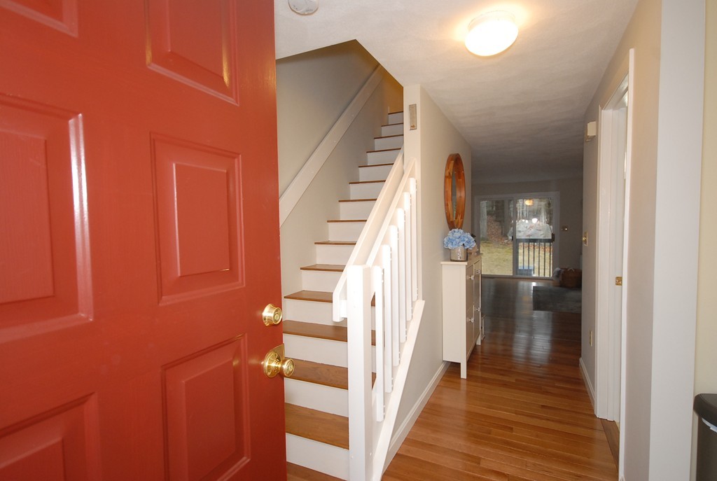 24 Deer Path, Unit 4 Maynard, MA 01754 - Photo 3 of 30