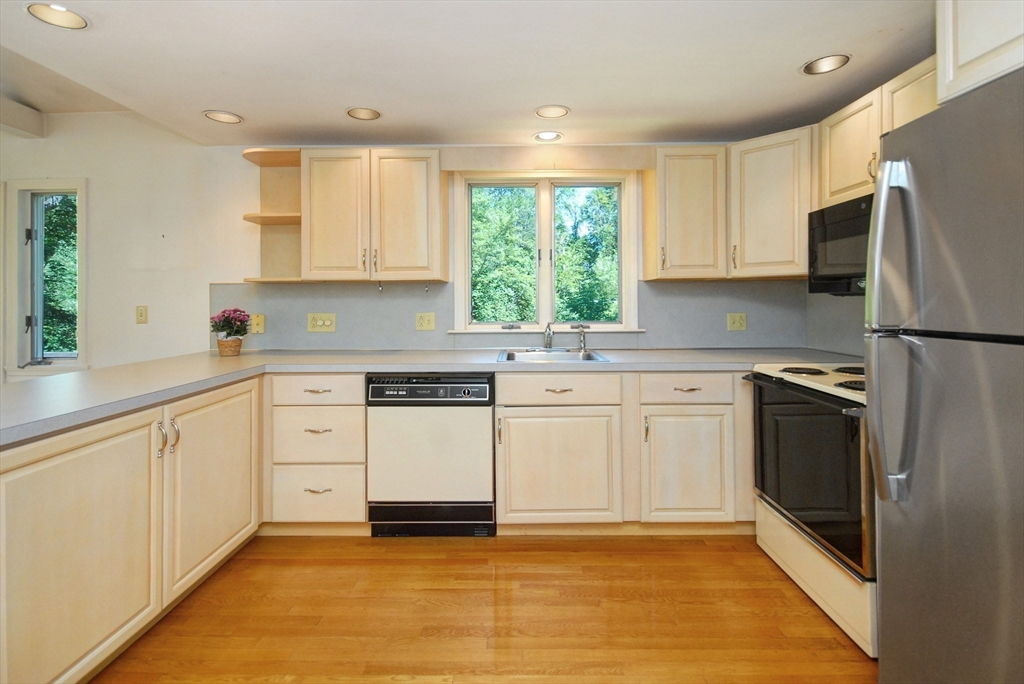 182 Southfield Road Concord, MA 01742 - Photo 9 of 28