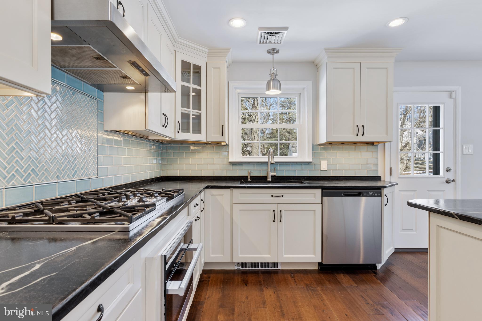 423 Old Lancaster Road Berwyn, PA 19312 - Photo 7 of 20 Soapstone counters & subway tile backsplash