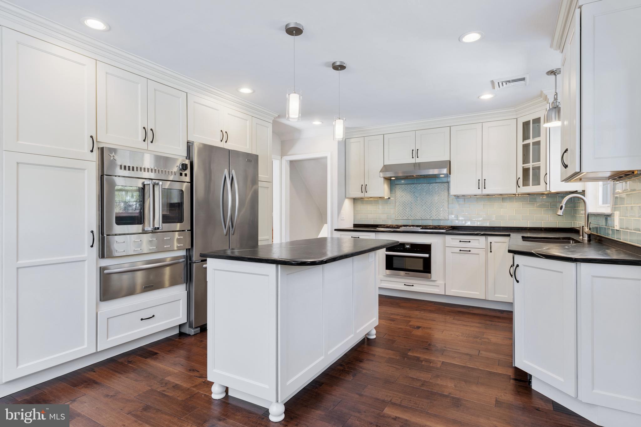 423 Old Lancaster Road Berwyn, PA 19312 - Photo 8 of 20 Ultimate Chef's Kitchen