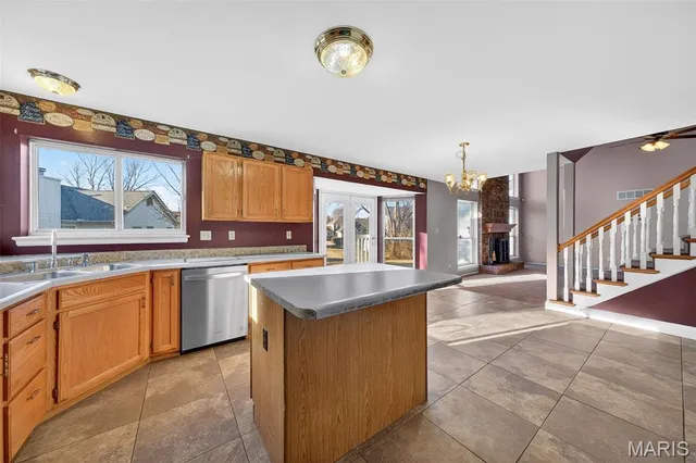 $289,900 | 3811 Halter Court, Florissant, MO 63034