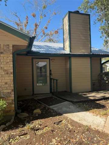 $1,200 | 728 West San Antonio Street, Unit 108A, Lockhart, TX 78644