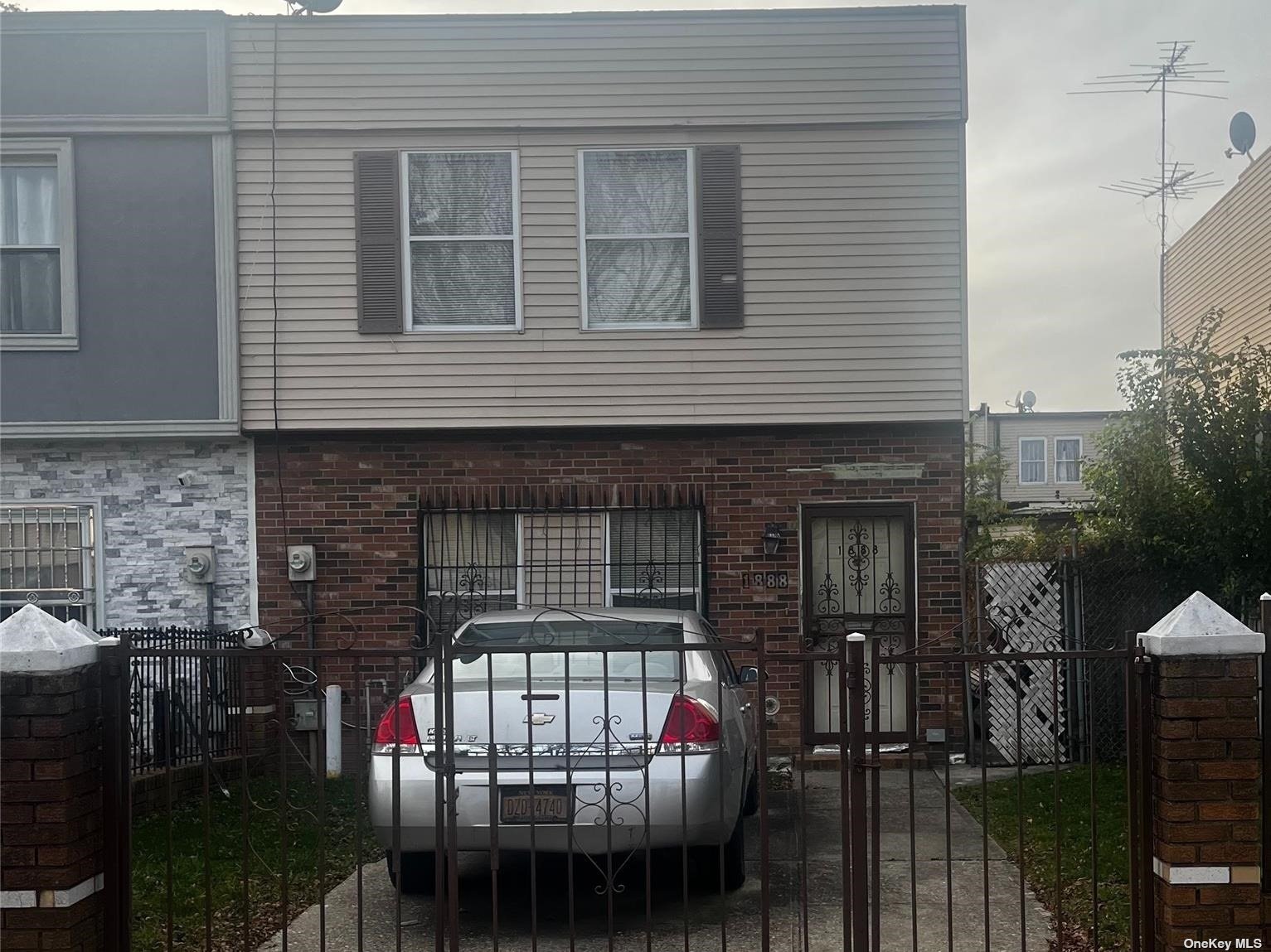 1888 Strauss Street Compass