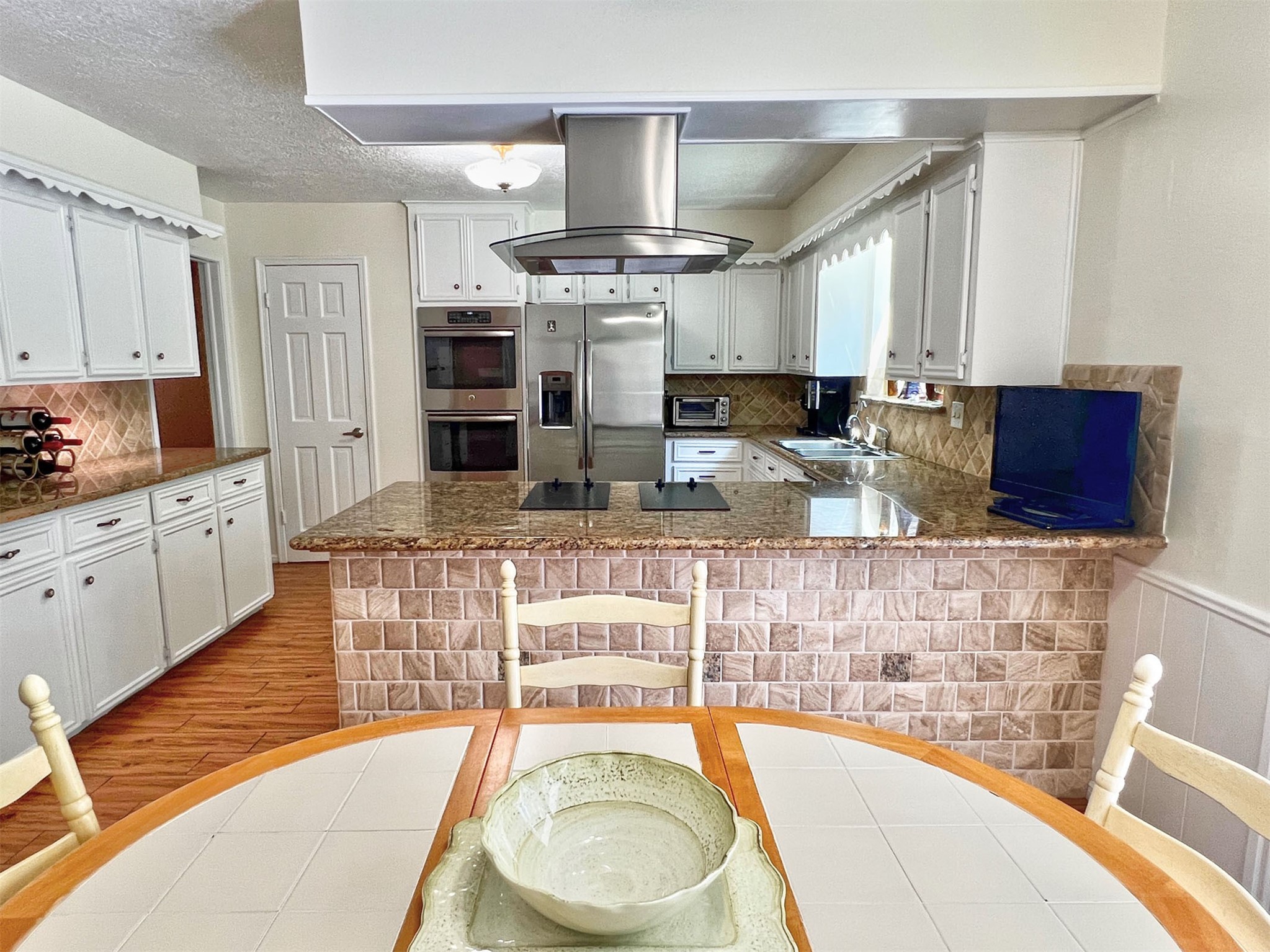 16902 Summit Oaks Lane Spring, TX 77379 - Photo 20 of 49 a kitchen with stainless steel appliances kitchen island granite countertop a stove and a sink