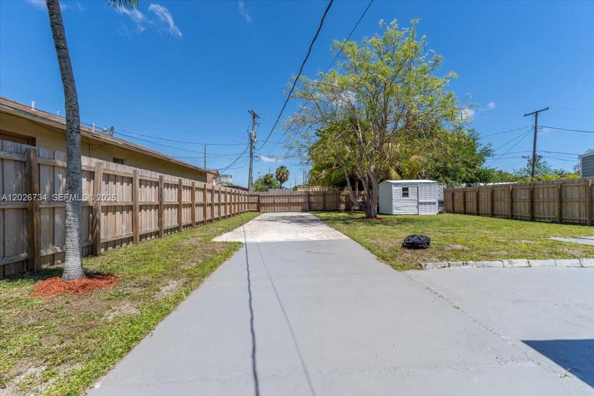 266 Southwest 6th Street Dania Beach, FL 33004 - Photo 35 of 37 a view of backyard with green space