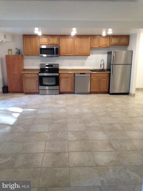 11601 Stoneview Square, Unit 1B Reston, VA 20191 - Photo 2 of 29 Kitchen