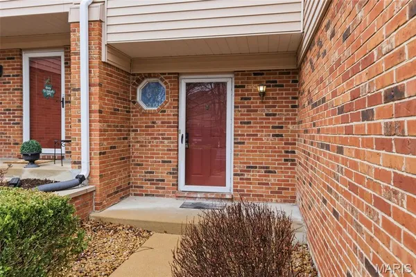 $260,000 | 1323 Tahoe Valley Court, Ballwin, MO 63021