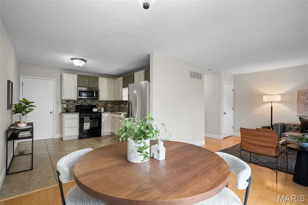 $260,000 | 1323 Tahoe Valley Court, Ballwin, MO 63021