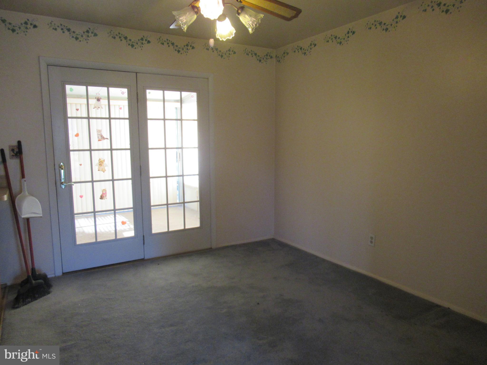 Dining area opens to encl sunporch