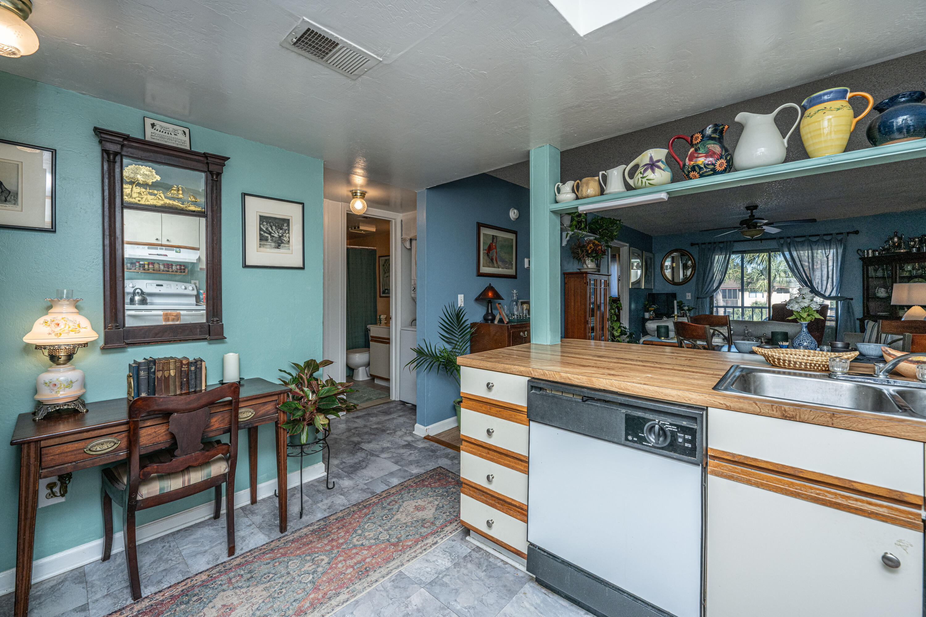 2178 Bees Ferry Road, Unit G Charleston, SC 29414 - Photo 2 of 16 Dove kitchen3