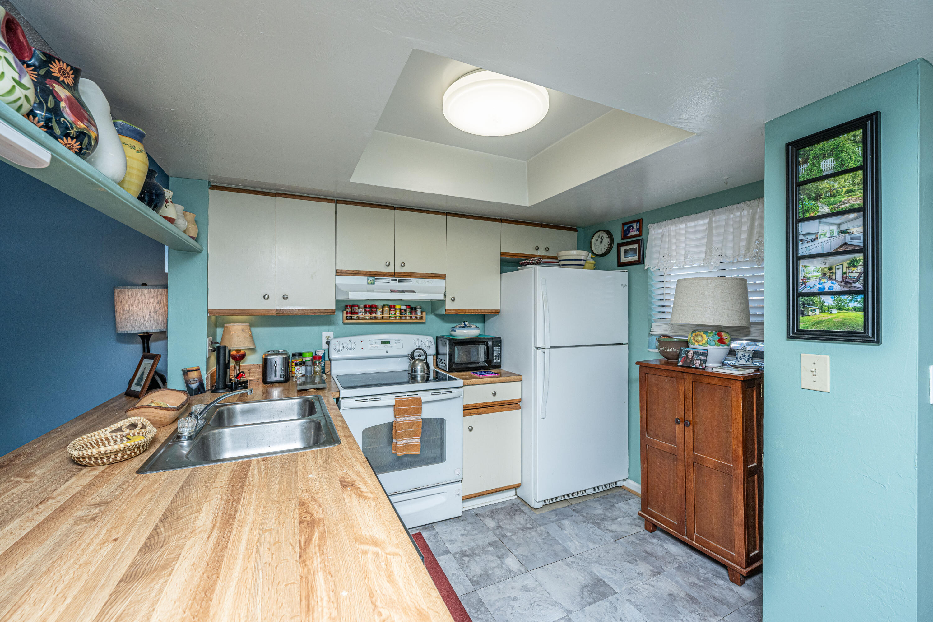 2178 Bees Ferry Road, Unit G Charleston, SC 29414 - Photo 3 of 16 Dove kitchen2