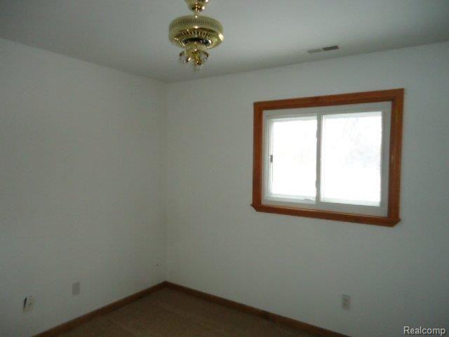 261-913324-Bedroom 1-1.JPG