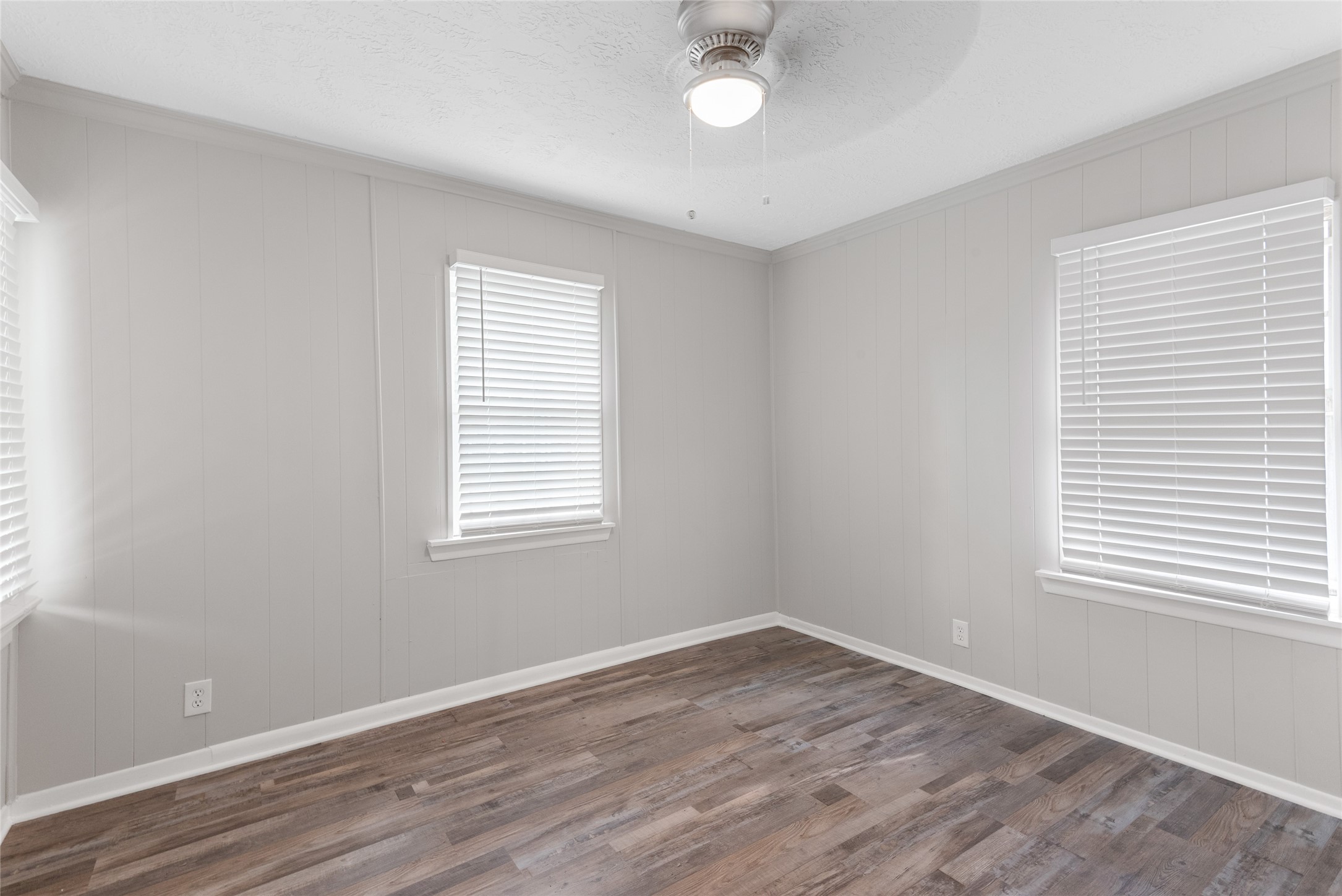 3734 Daphne Street Houston, TX 77021 - Photo 13 of 17 an empty room with wooden floor and windows