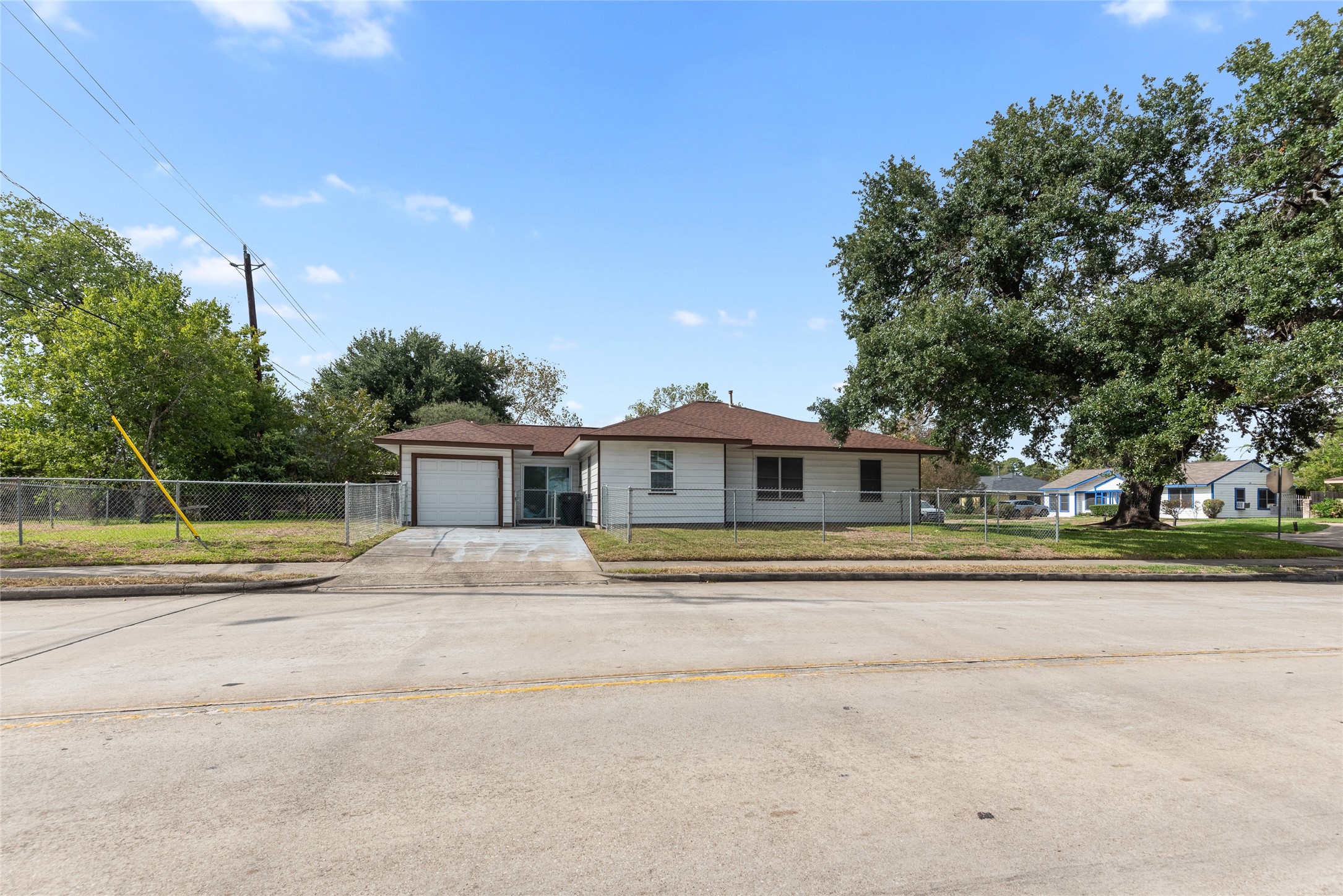 3734 Daphne Street Houston, TX 77021 - Photo 2 of 17 a house view with a outdoor space