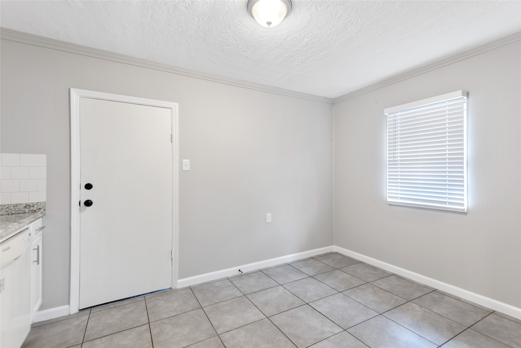 3734 Daphne Street Houston, TX 77021 - Photo 6 of 17 a view of an empty room with window