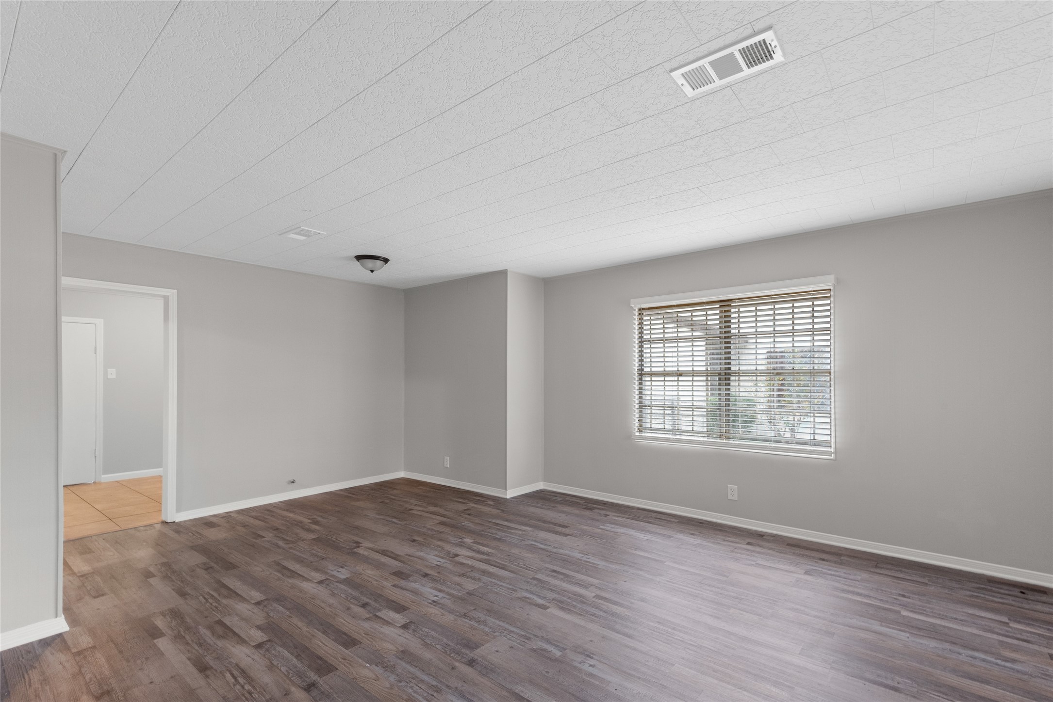 3734 Daphne Street Houston, TX 77021 - Photo 9 of 17 an empty room with wooden floor and windows