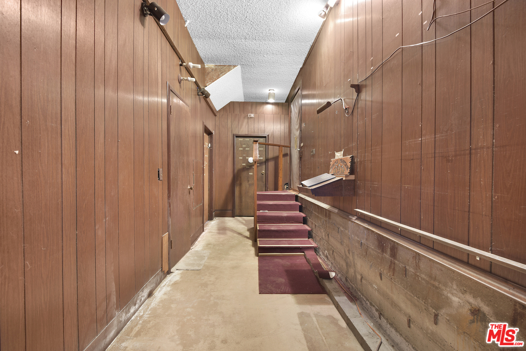 145 Old Church Road Topanga, CA 90290 - Photo 31 of 37 a view of entryway