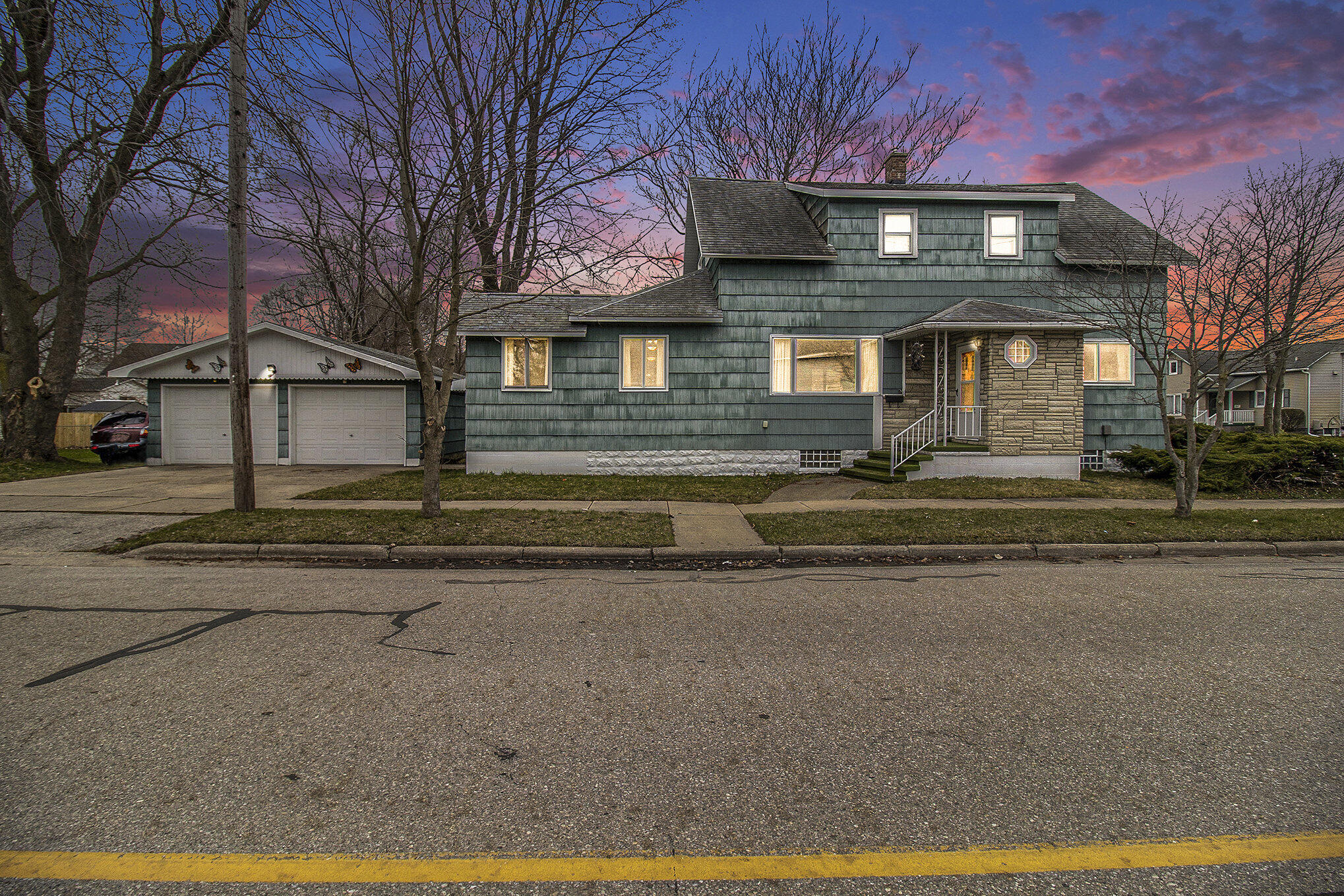 801 Ramsdell Street Manistee, MI 49660 - Photo 1 of 26 001_625a4591_twilight_0