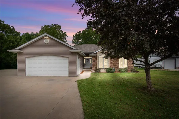 $549,900 | 336 Kettle Moraine Drive North, Slinger, WI 53086