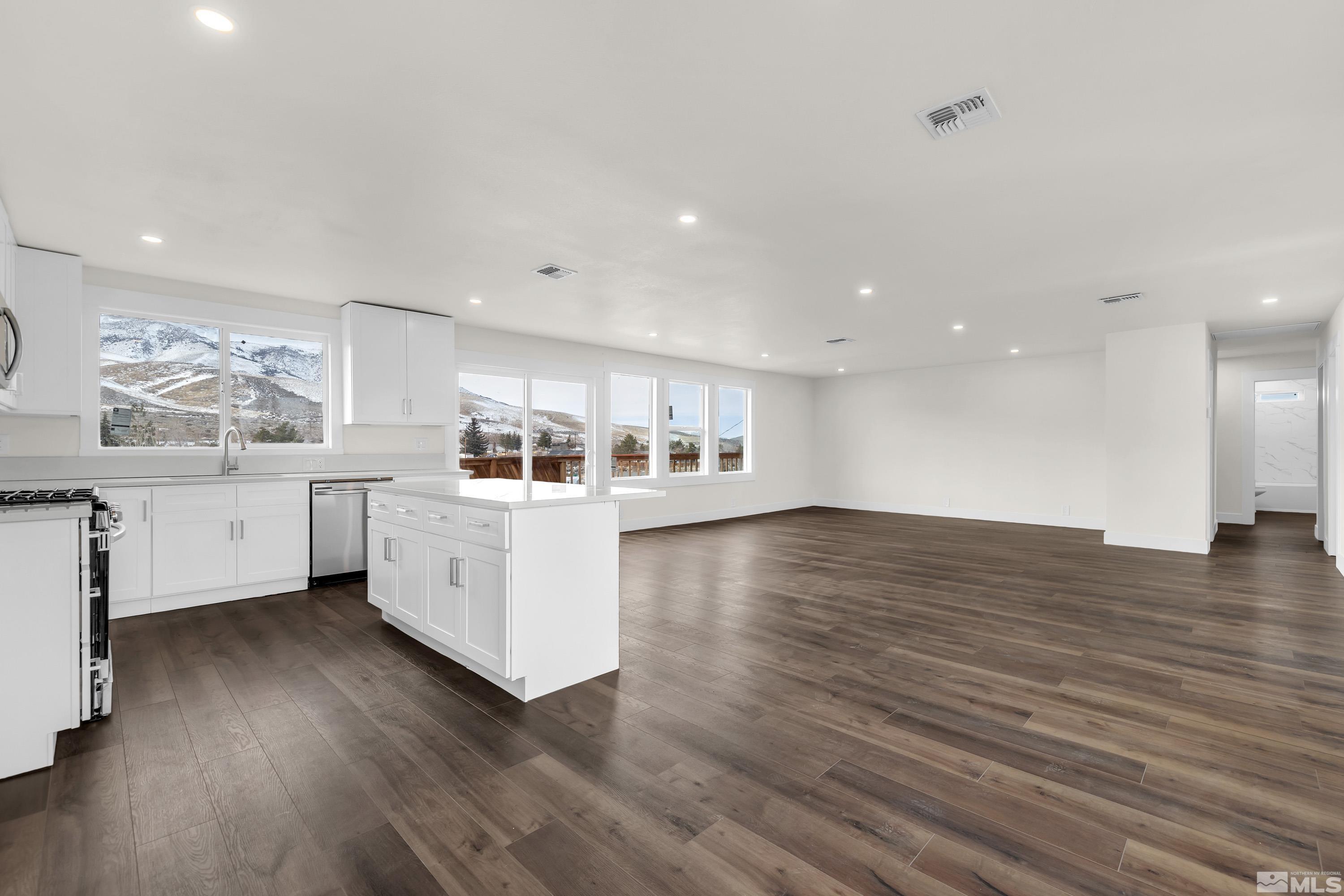 2275 Dakota Way Reno, NV 89506 - Photo 3 of 39 Photo 3