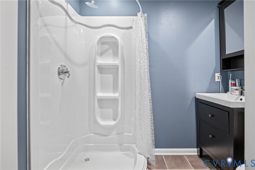 9901 Redbridge Road Chesterfield, VA 23236 - Photo 24 of 42 a bathroom with a tub sink and mirror