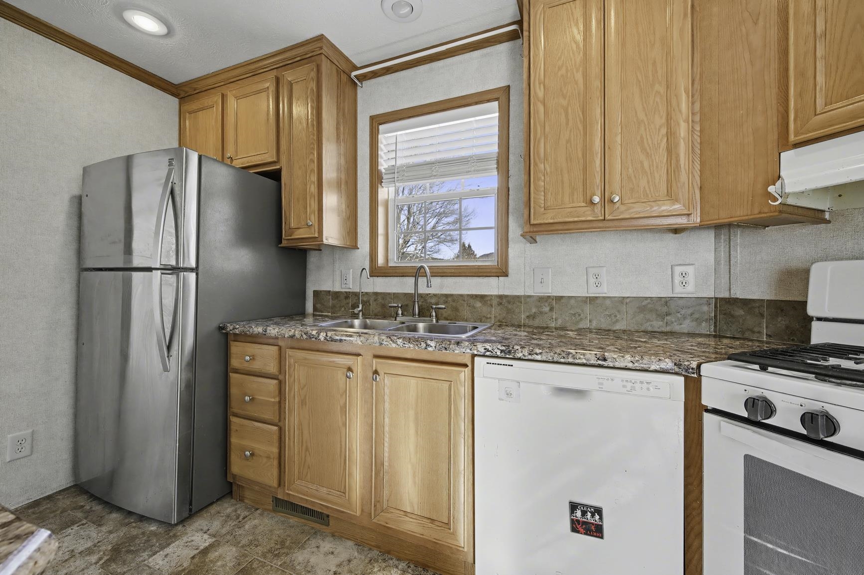 86 Nh Rte 4a, Unit 18UP Enfield, NH 03748 - Photo 15 of 38