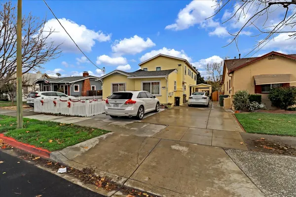 a view of multiple houses with a yard