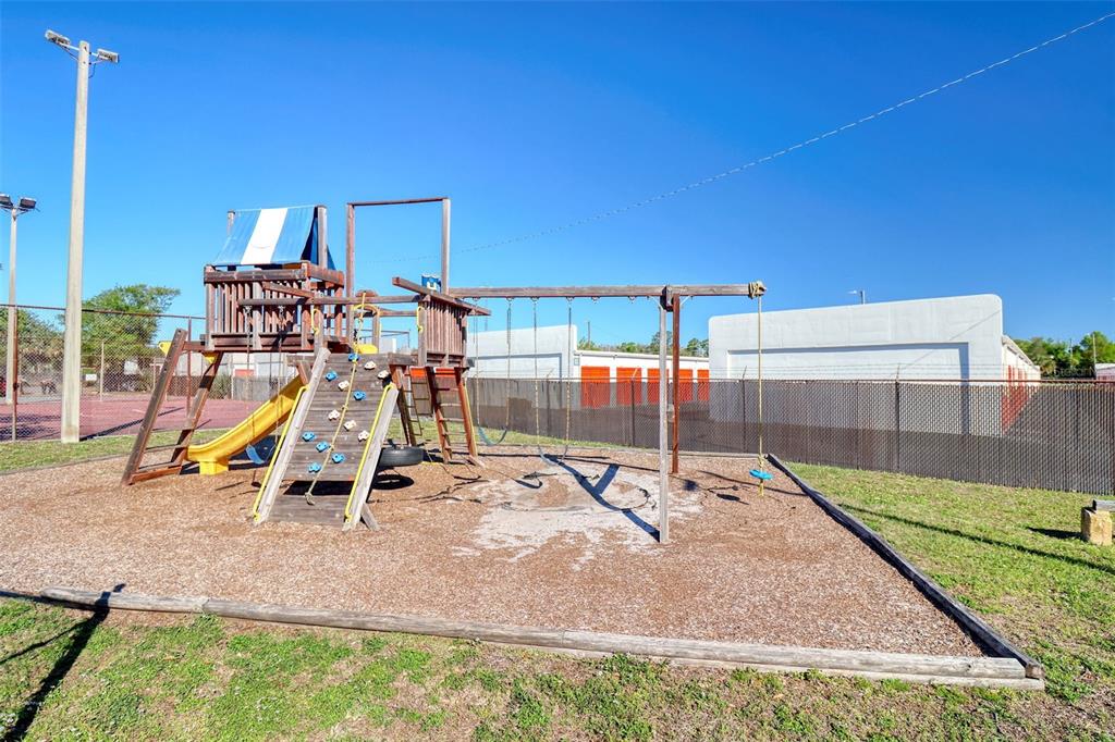 4004 Cortez Drive, Unit D Tampa, FL 33614 - Photo 23 of 30 a view of a entertaining space