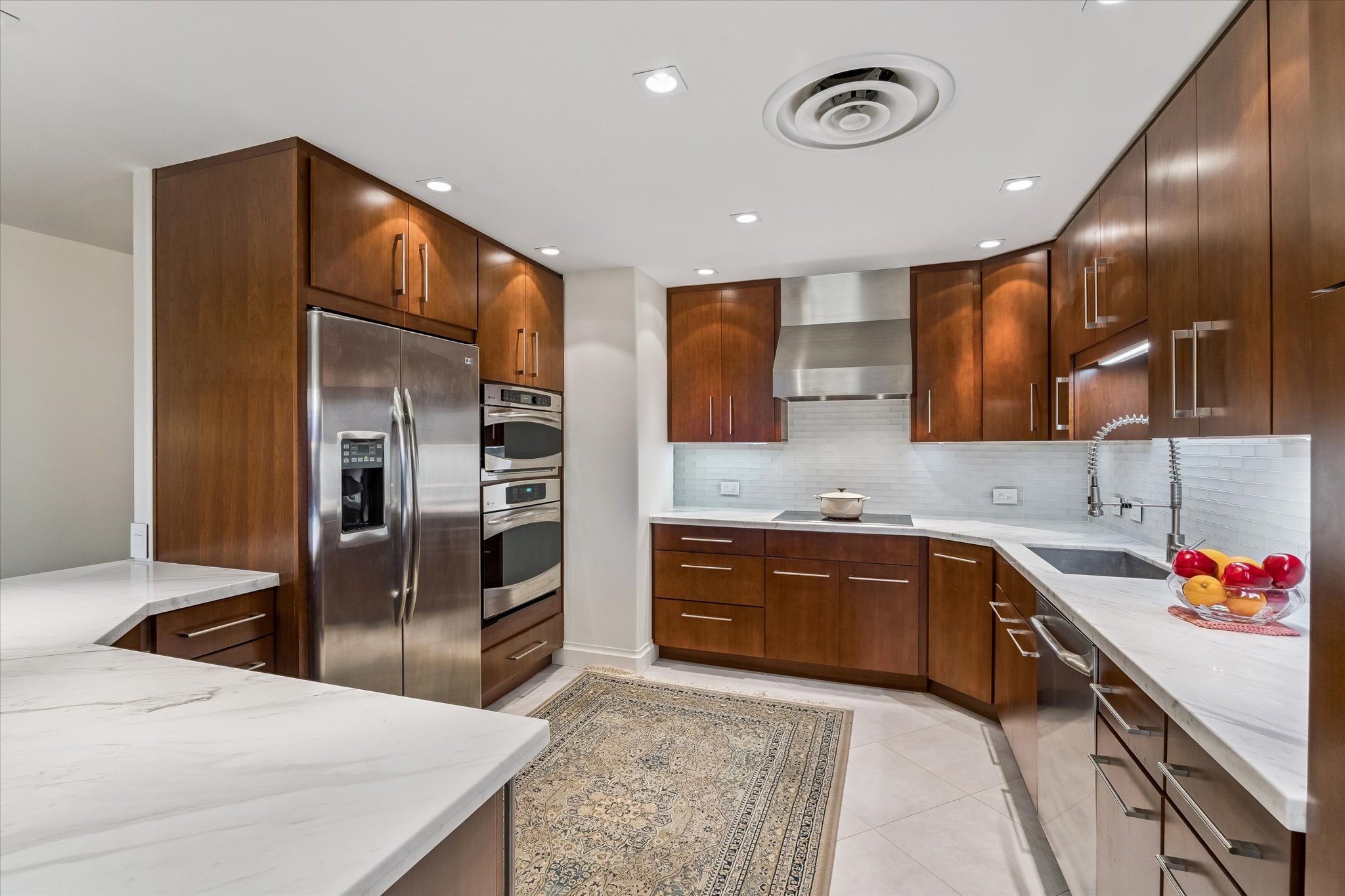 2929 Buffalo Speedway, Unit A1802 Houston, TX 77098 - Photo 33 of 50 a kitchen with stainless steel appliances granite countertop a sink refrigerator and cabinets
