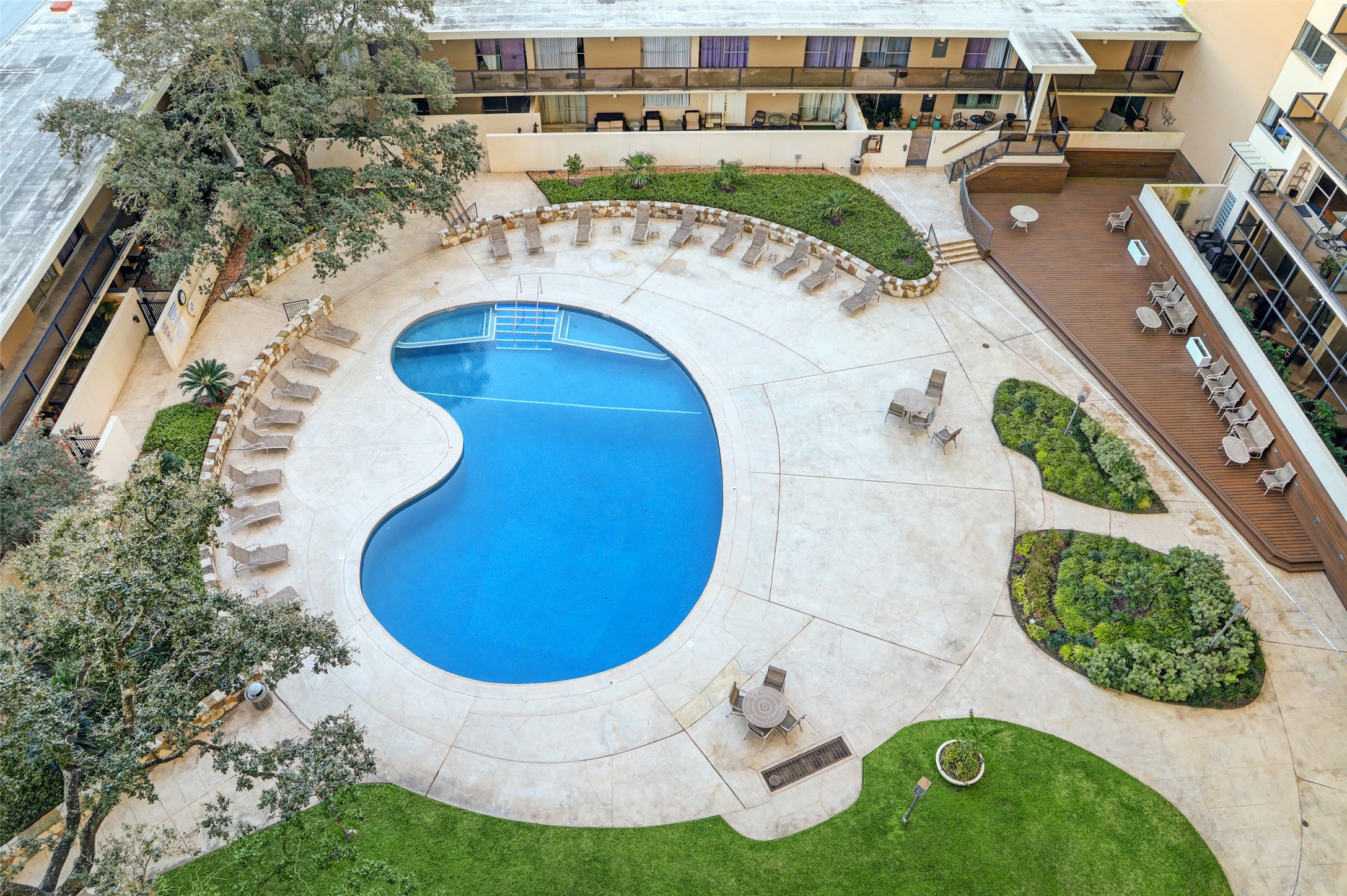 2929 Buffalo Speedway, Unit A1802 Houston, TX 77098 - Photo 49 of 50 an aerial view of a house with swimming pool