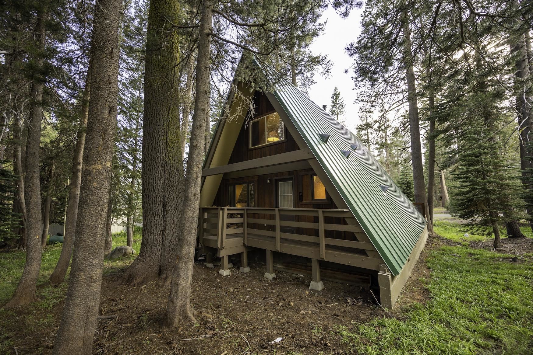 5262 Palisade Road Soda Springs, CA 95728 - Photo 20 of 24 a view of outdoor space and deck
