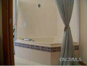 21 Red Oak Forest Road Fairview, NC 28730 - Photo 8 of 12 Gallery Image 8
