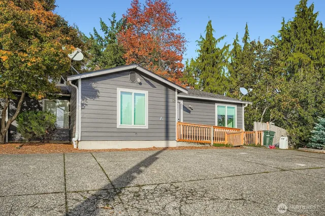 a view of a house with a yard and plants