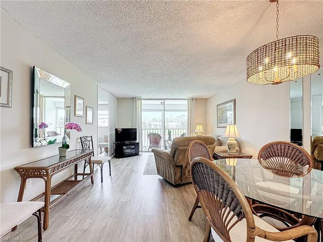 $3,500 | 300 Forest Lakes Boulevard, Unit 201, Naples, FL 34105