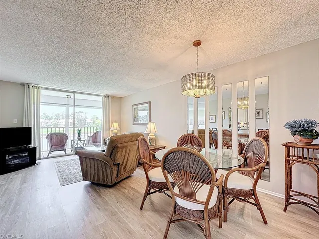 $3,500 | 300 Forest Lakes Boulevard, Unit 201, Naples, FL 34105