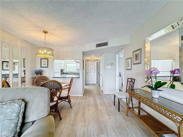 $3,500 | 300 Forest Lakes Boulevard, Unit 201, Naples, FL 34105